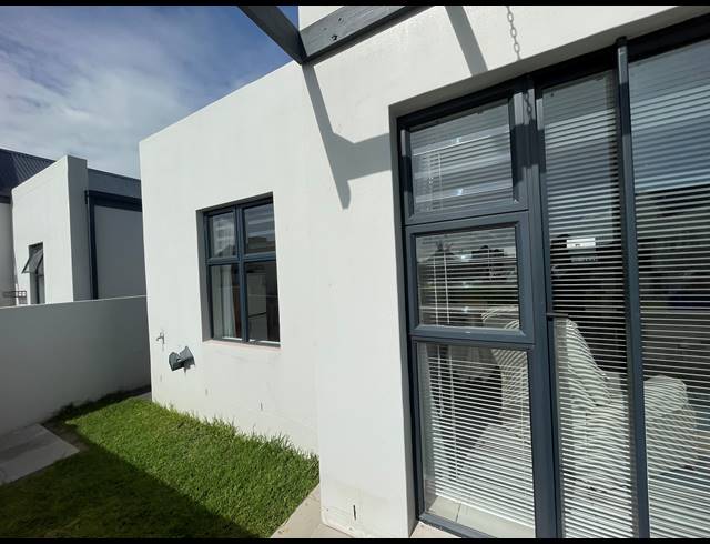 3 BEDROOM FREESTANDING FOR SALE IN LAGUNA